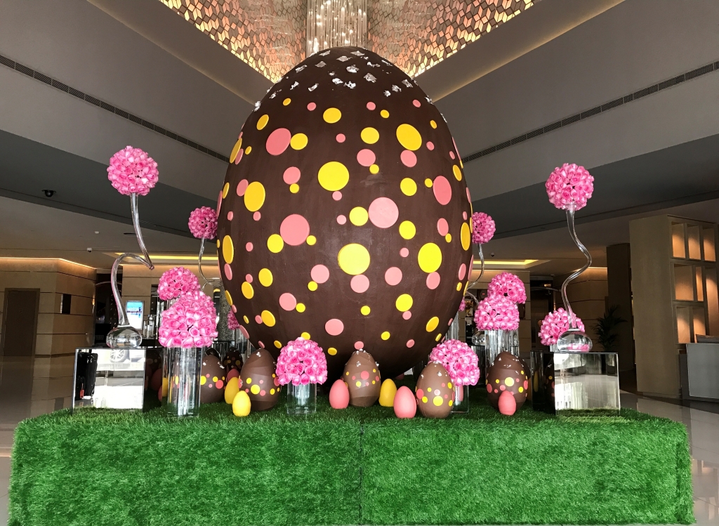 Giant Easter Egg - Fairmont Dubai