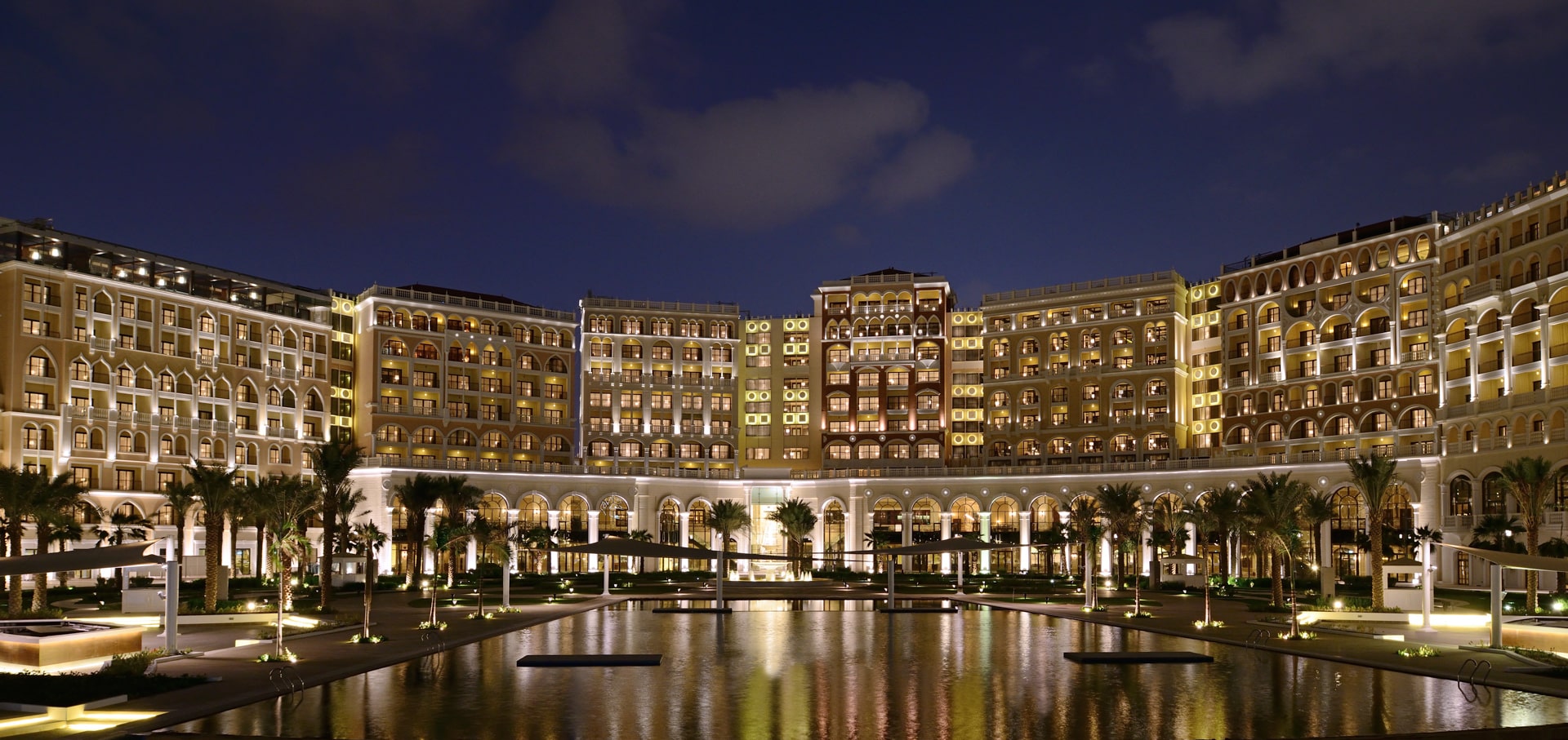 The ritz carlton abu dhabi. Ritz Carlton Abu Dhabi. The Ritz Carlton Abu Dhabi, Grand canal. Grand Hyatt Пекин. Park in by Radisson Абу Даби.