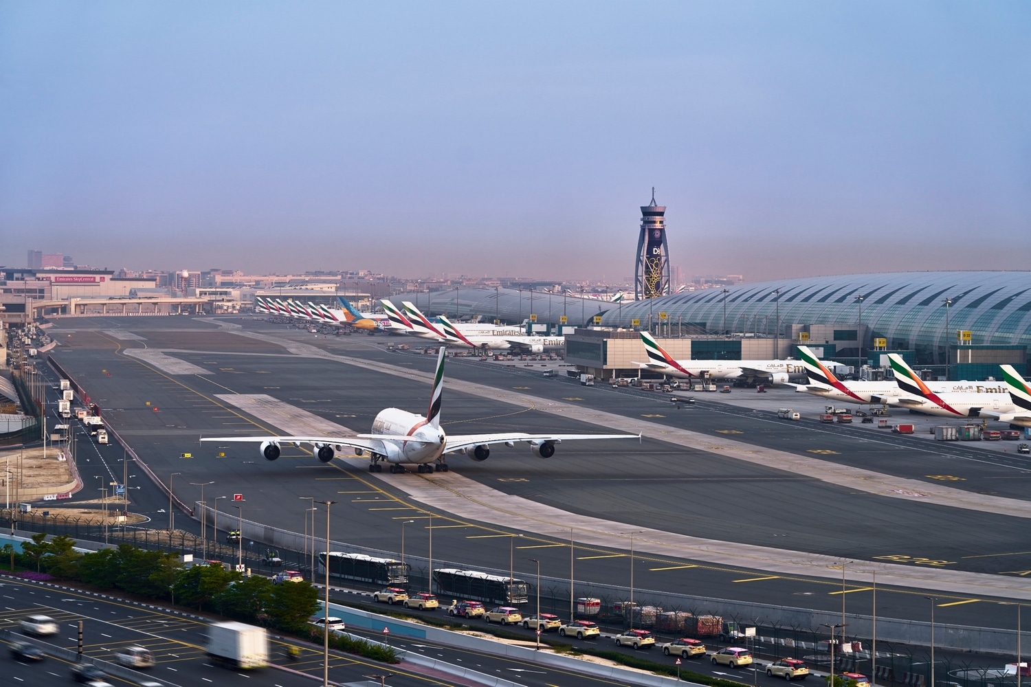 يسلط الارتفاع القياسي الذي حققه مطار دبي الدولي في الربع الأول الضوء على أهمية المركز كمساهم في اقتصاد دبي